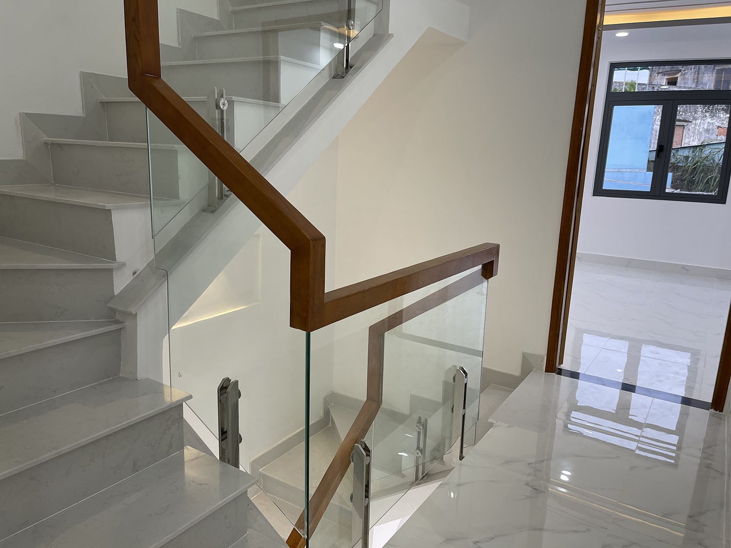 Bán nhà Nơ Trang Long, Quận Bình Thạnh Tuyệt phẩm 4 lầu (4,2m x 14m) tk Singapore ôtô đổ trong nhà.